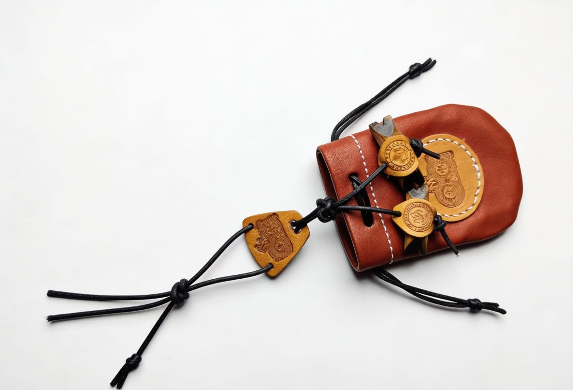 INSIGNIA DE MADERA C/PIEL CENTENARIO - Image 3